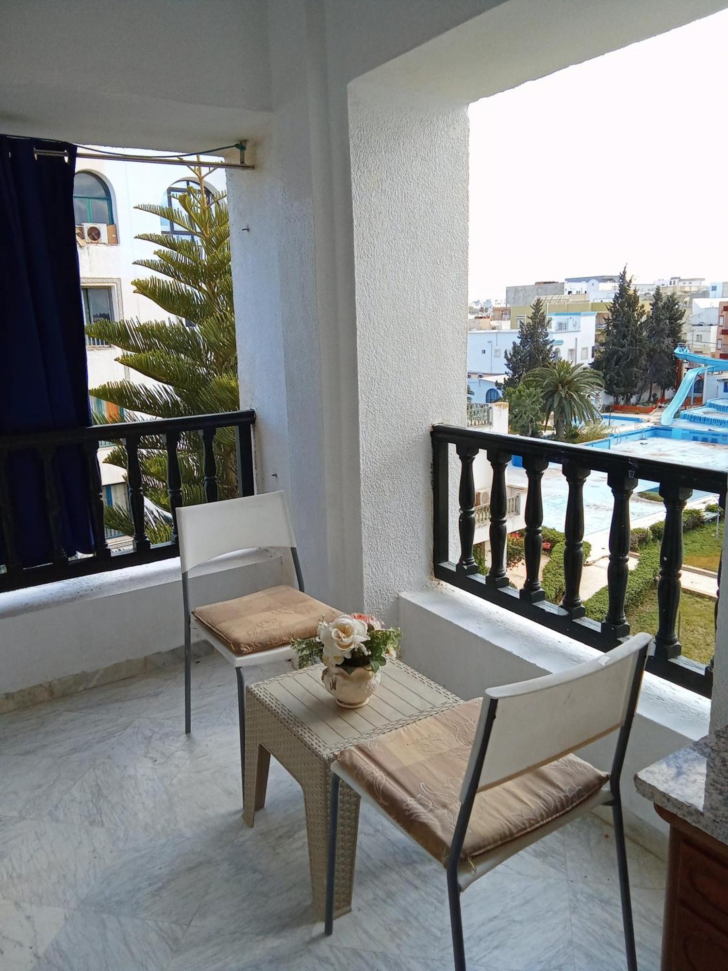 Plaza Apartment *